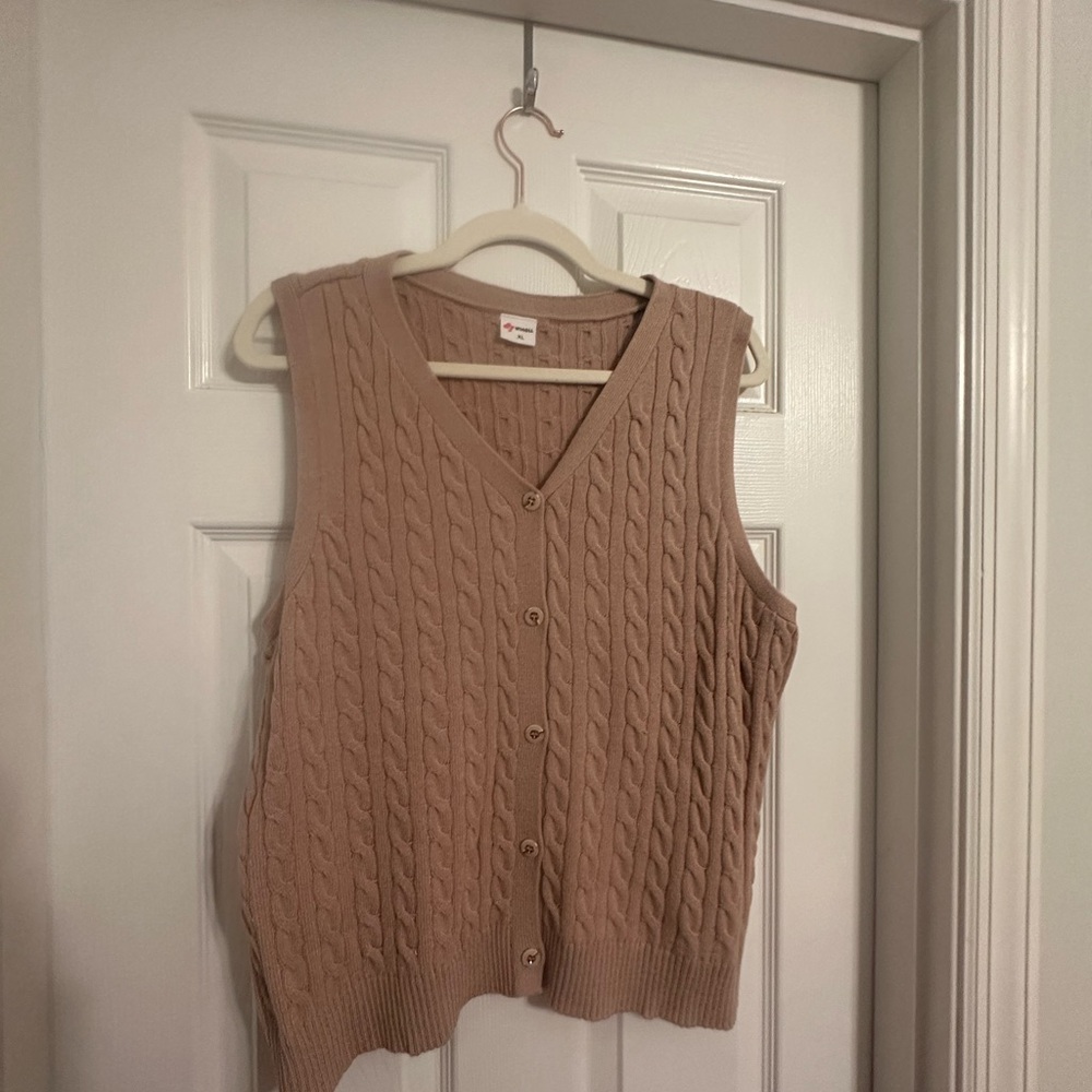 Women's Cable Knit Button-Up Sweater Vest - Tan
